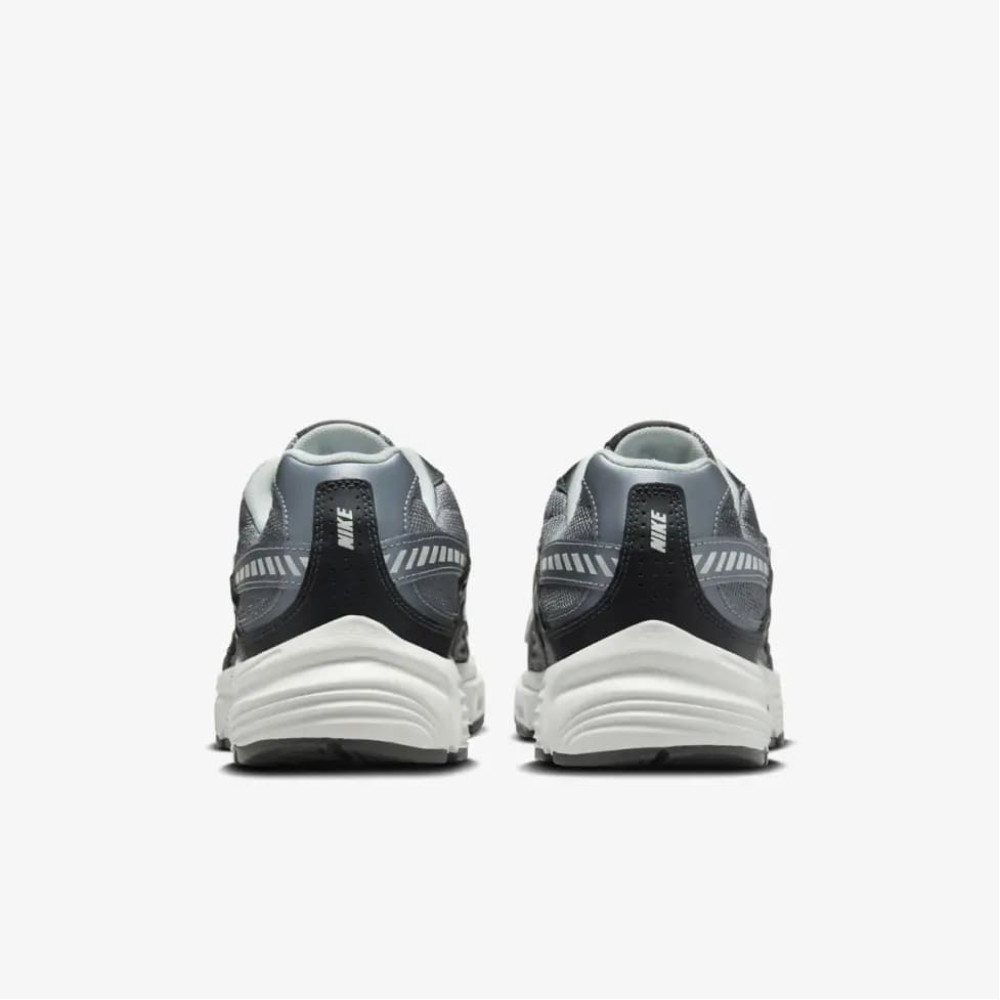 Кросівки Nike INITIATOR