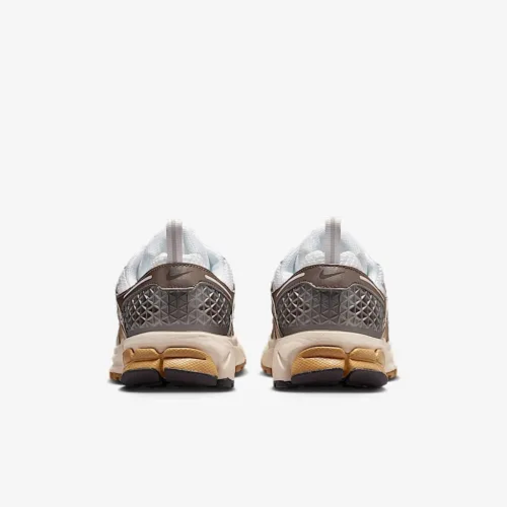 Кроівки Nike Zoom Vomero 5