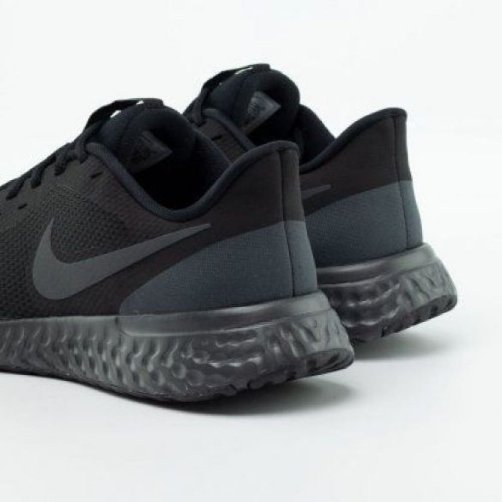 Кроссовки Nike REVOLUTION 5 