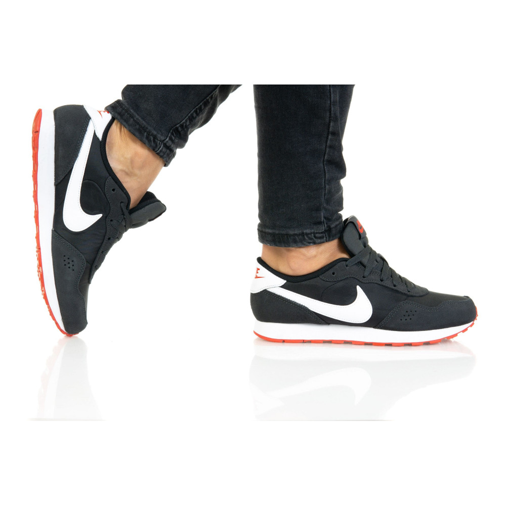 Кросівки Nike MD Valiant