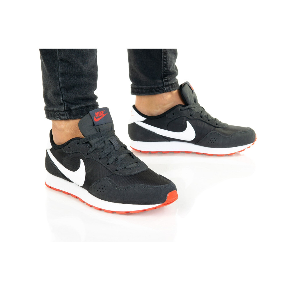 Кросівки Nike MD Valiant
