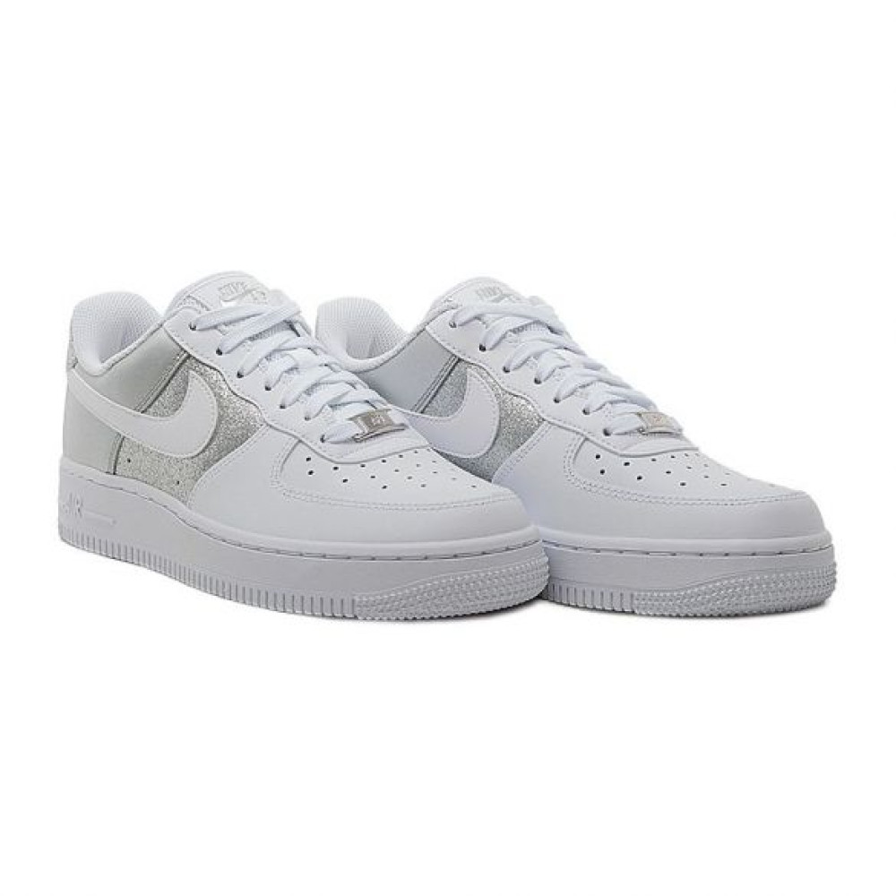 Кроссовки женскиеNike Wmns Air Force 1 07 White/Metallic 