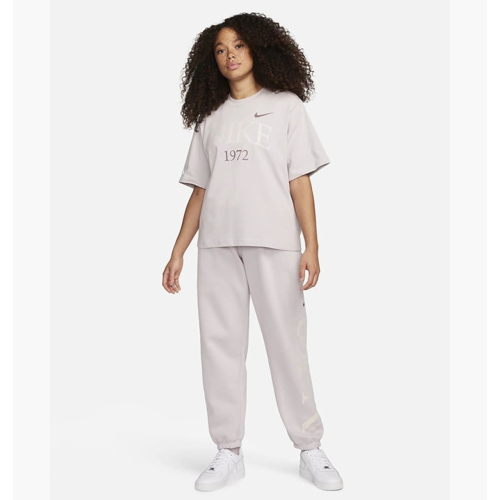 Футболка жіноча Nike T-Shirt Sportswear Classic
