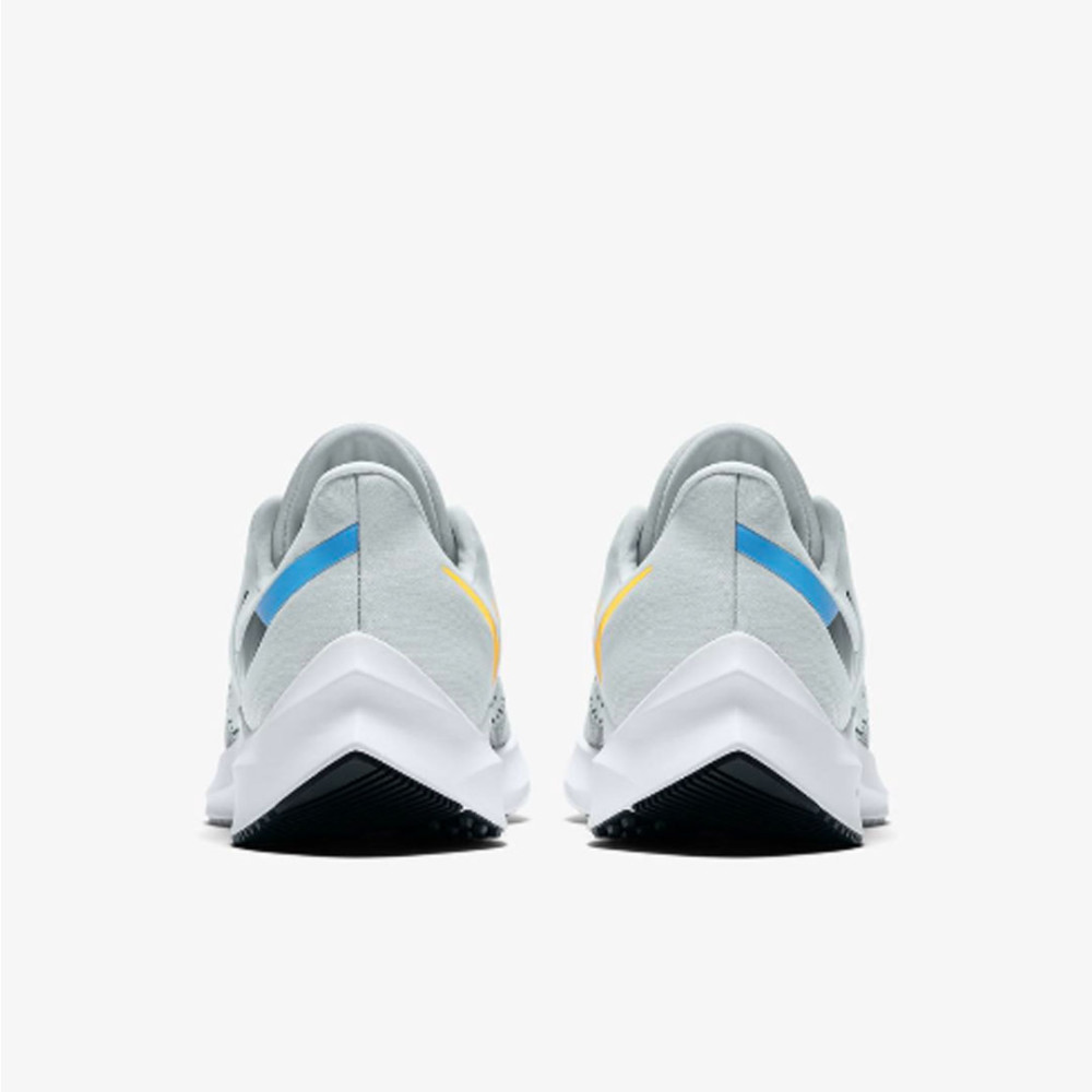 Чоловічі сірі кросівки для бігу Nike ZOOM WINFLO 6
